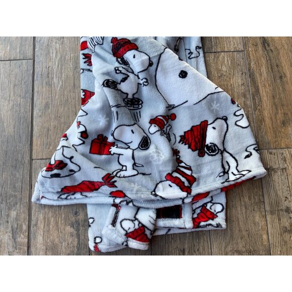 CHRISTMAS Peanuts Snoopy “Christmas Giving” Soft Plush Throw Blanket Collection - Picture 4 of 6